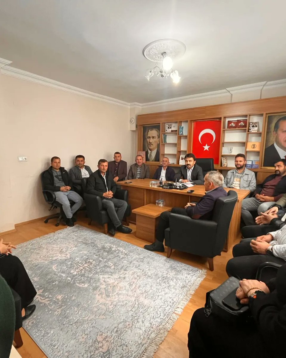 52_bakar's tweet photo. 📍AK Parti Çatalpınar İlçe Başkanlığımızdayız. 

Haftalık Olağan Yönetim Kurulu Toplantımız gerçekleştirdik. 

Toplantımızda alınan kararların hayırlara vesile olmasını diliyorum. 

#AKParti
#AkPartiOrdu
#AKPartiÇatalpınar
#HalkınAdamı https://t.co/UmvofHCB1t