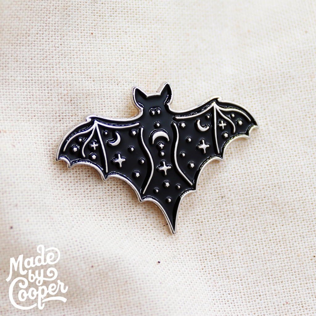 madebycooper's tweet image. Soft Enamel, Nickel Plating &amp;amp; Black Enamel 👌🏻🦇

#EnamelPins #EnamelPin #CustomPin #CustomPins #Pins #Pin #PinBadges #PinBadge #Badge #Badges #CustomMade #Halloween #SpookySeason #October #Spooky #HappyHalloween #PinsPinsPins #PinCollector #PinCollection #PinMaker #PinBadgeMaker