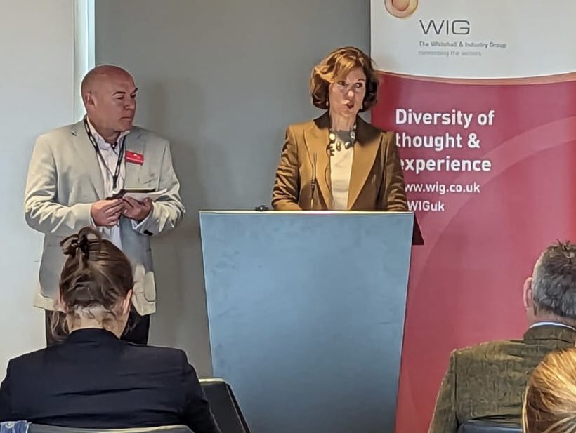 Huge thanks @CWilson_FCDO for a fascinating & stimulating breakfast briefing @wiguk on UK-China relations covering education, trade, climate, geopolitics, soft power & women in leadership. Thank you also to @AngloAmericanUK for hosting.