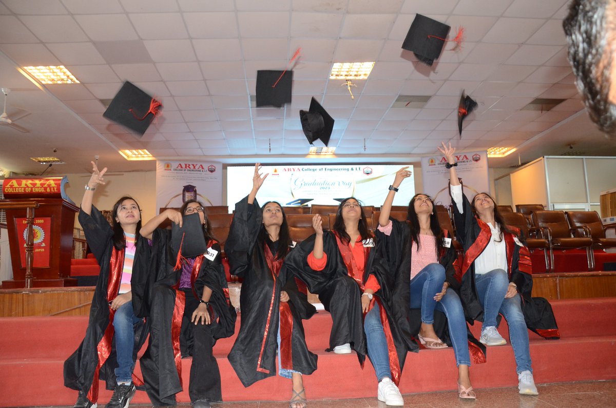 aryacolleges's tweet photo. 𝐆𝐫𝐚𝐝𝐮𝐚𝐭𝐢𝐨𝐧 𝐃𝐚𝐲 𝟐𝟎𝟐𝟑!
Best wishes to all the graduates as they embark on their new adventures.🚀 Keep shining and making us proud! 🎓
#GraduationDay #Graduation #GraduationDay2023 #AryaCollege #MakeCareerWithACEIT https://t.co/7kQvkZGigh