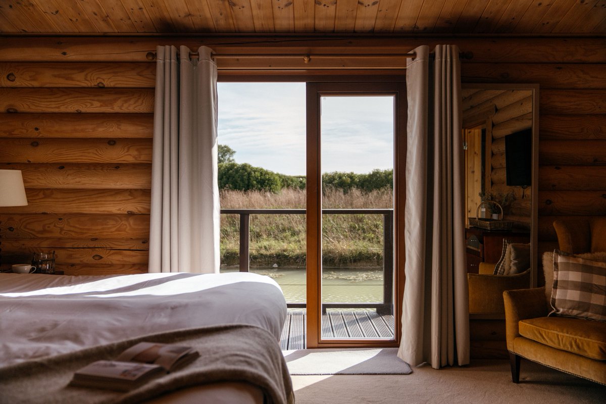 Take a moment to stop, relax and unwind this autumn. Enjoy the beauty of nature and all that it has to offer.

#suffolkescape #suffolkescapes #stoprelaxunwind

#logcabin #lodgeswithhottubs #suffolklodges #suffolkselfcatering #selfcatering #logcabinbreaks #lakesidelodges