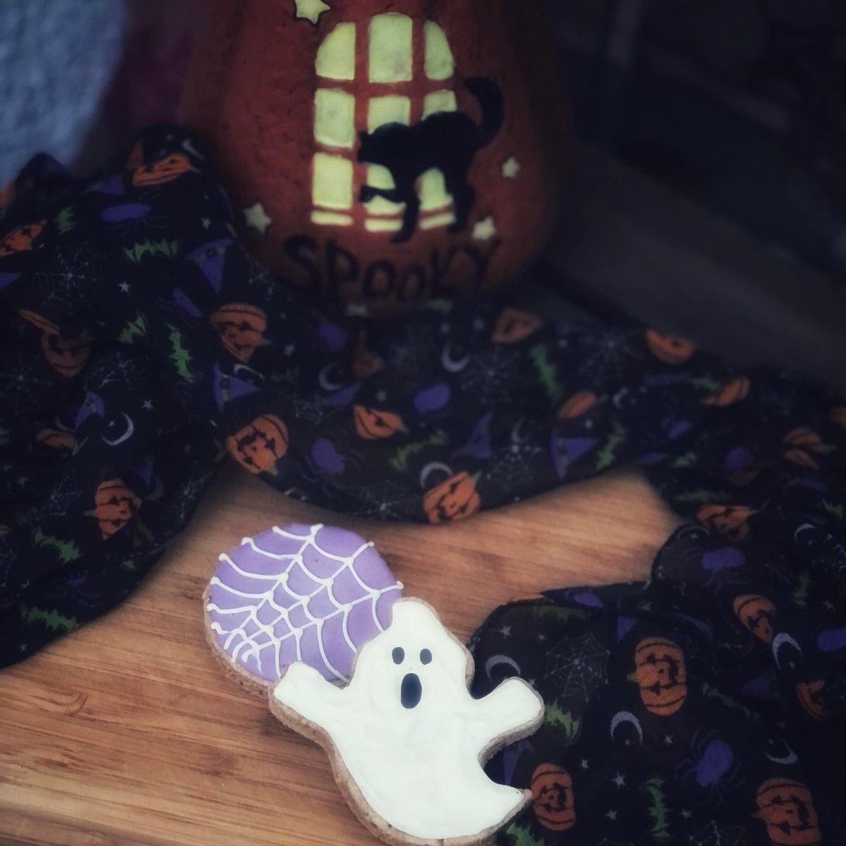 BuffCakeBarkery's tweet photo. .
You know what they say… ghouls just wanna have fun. 👻

.
.
.
#halloweenfacts #halloweentrivia #spookyseason #ghostly #interestingfacts #nh #nhdogs #dogtreats #buffcakebarkery https://t.co/Ua3yP5sXTq