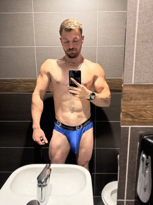 Need those legs to grow big 😈 https://t.co/sEcC24rr7i