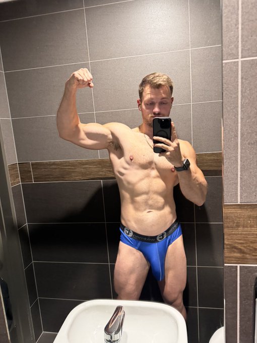 Need those legs to grow big 😈 https://t.co/sEcC24rr7i