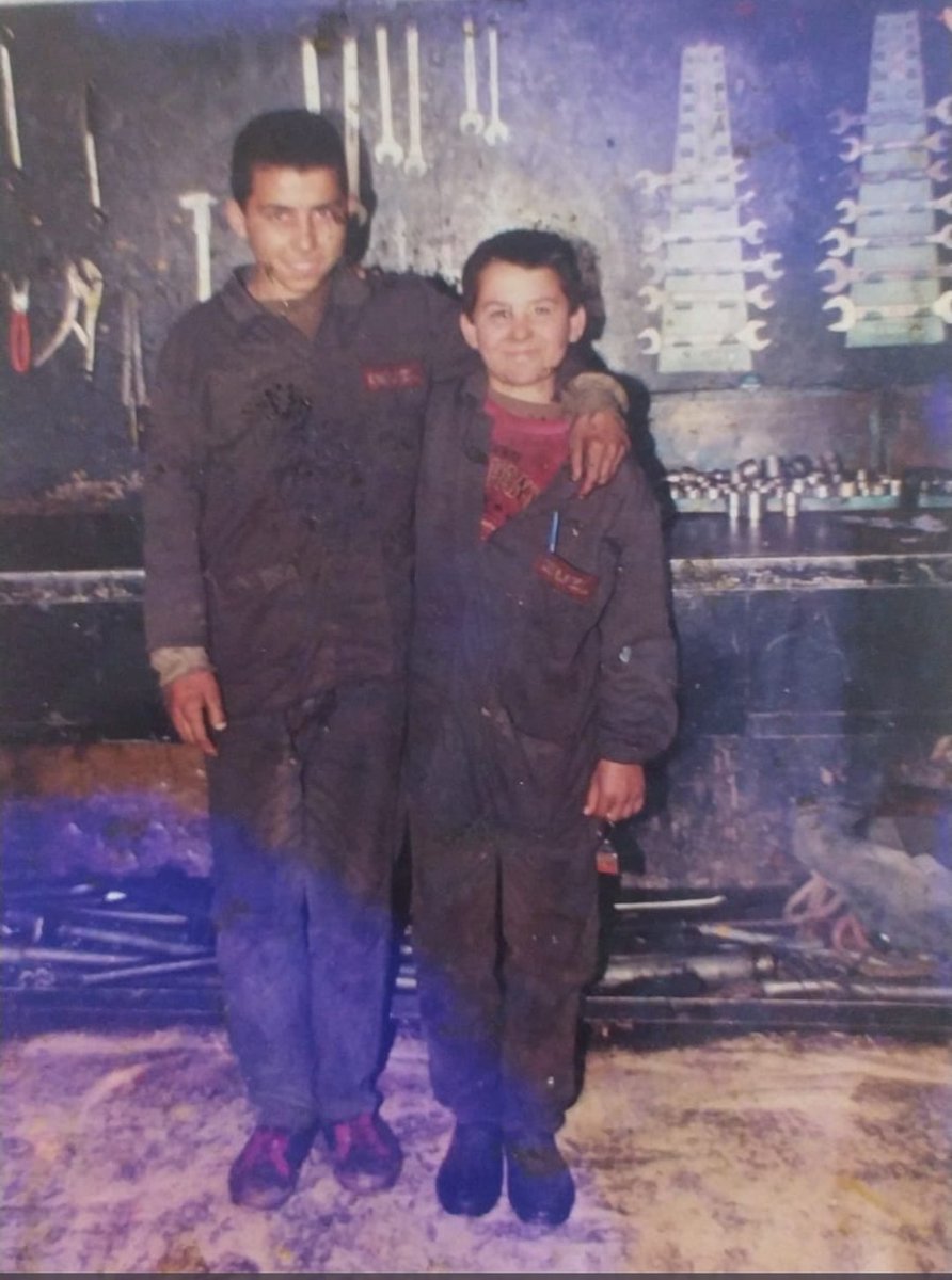 SRTELARZ's tweet photo. Yarım Sigorta olmaz.
Tam sigorta hakkımızı istiyoruz

Sabahın köründe çalışması için evlatlarınızı gönderdiniz mi?

Bu koca yürekli Meslek liseli ve Çıraklık okullarından mezun olanlar emek verdi çalıştı ama yıllar sonra öğrendi  emeği başlangıç sayılmıyor 
#4aTesciliHakkımızdır https://t.co/w5nEPY09L3