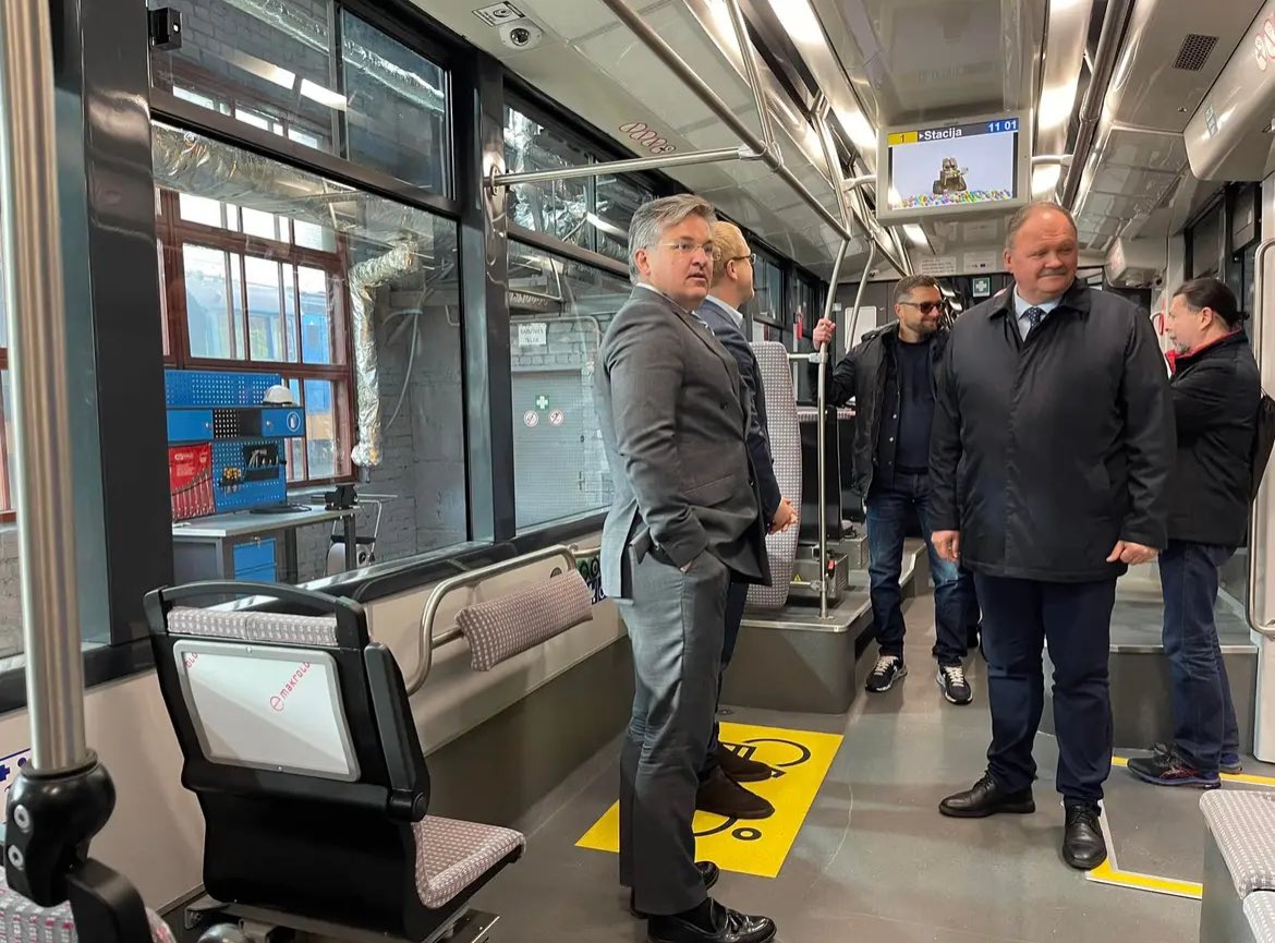 karlwithanl's tweet photo. Daugavpils tramvaji... #DLRR https://t.co/xshtBL3sXN