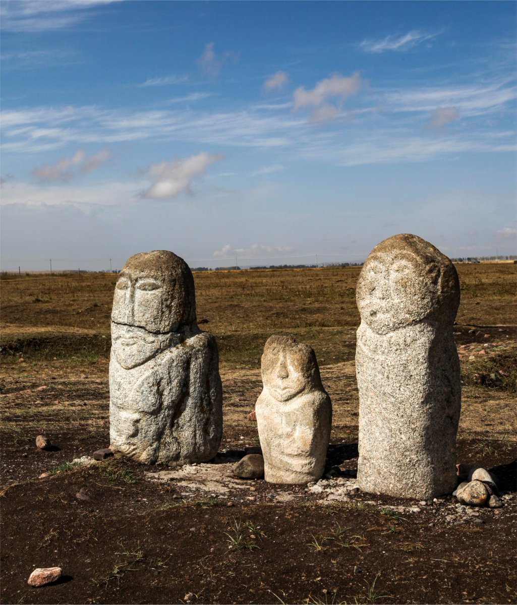 The Stone Figures face the direction of the rising sun, gazing towards the distant sky, witnessing the historical chapters unfolding on the grasslands.
#historicalsites #xinjiang #thisisxinjiang #xinjiangtravel #xinjiangculturalrelics