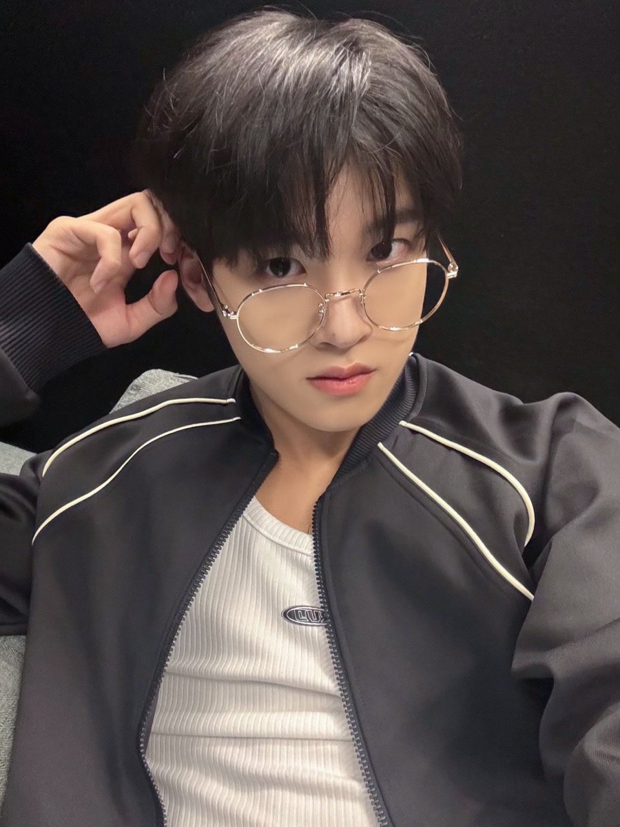 xikers_official's tweet photo. [#준민] 으이으이,, 짜잔⭐
#xikers #싸이커스 https://t.co/2GIPX4P5vq