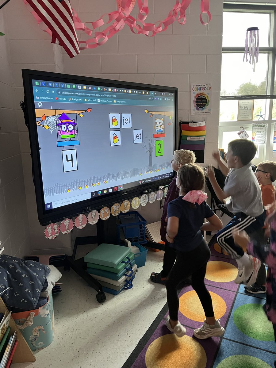 MrsALowe2's tweet photo. After our science SGA, we had some fun by playing CVC memory match &amp; feeding our jack o’ lantern! This helped us practice decoding CVC words and finding pictures to match 🎃🍁🥰 https://t.co/emzmxM3iXZ