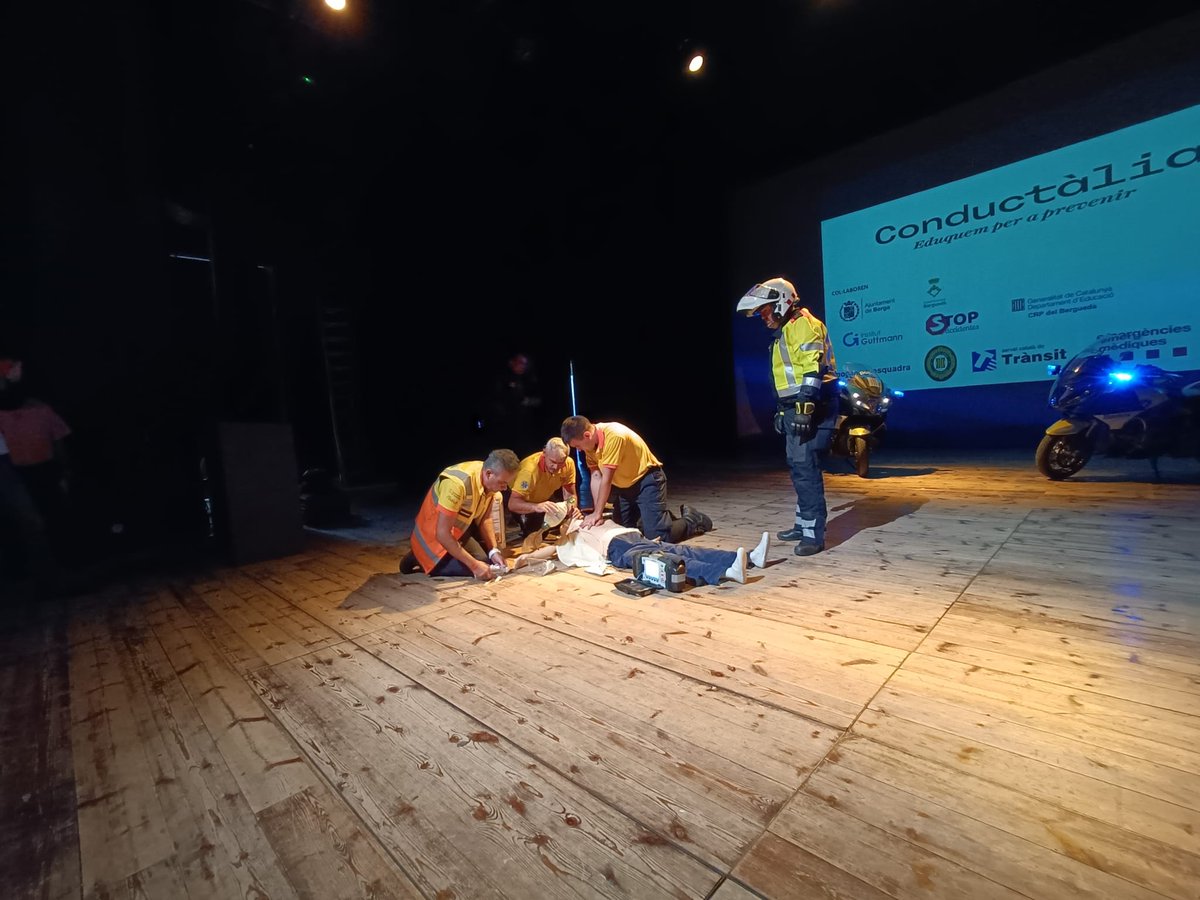 semgencat's tweet photo. #EstàPassant: els alumnes de tercer i quart d'ESO del Berguedà participen al curs d'educació viària #Conductàlia, amb l'objectiu de promoure una conducta responsable i segura en el @transit, i conscienciar sobre els factors que incideixen en la sinistralitat.
@AjuntamentBerga https://t.co/39xkykS0tL