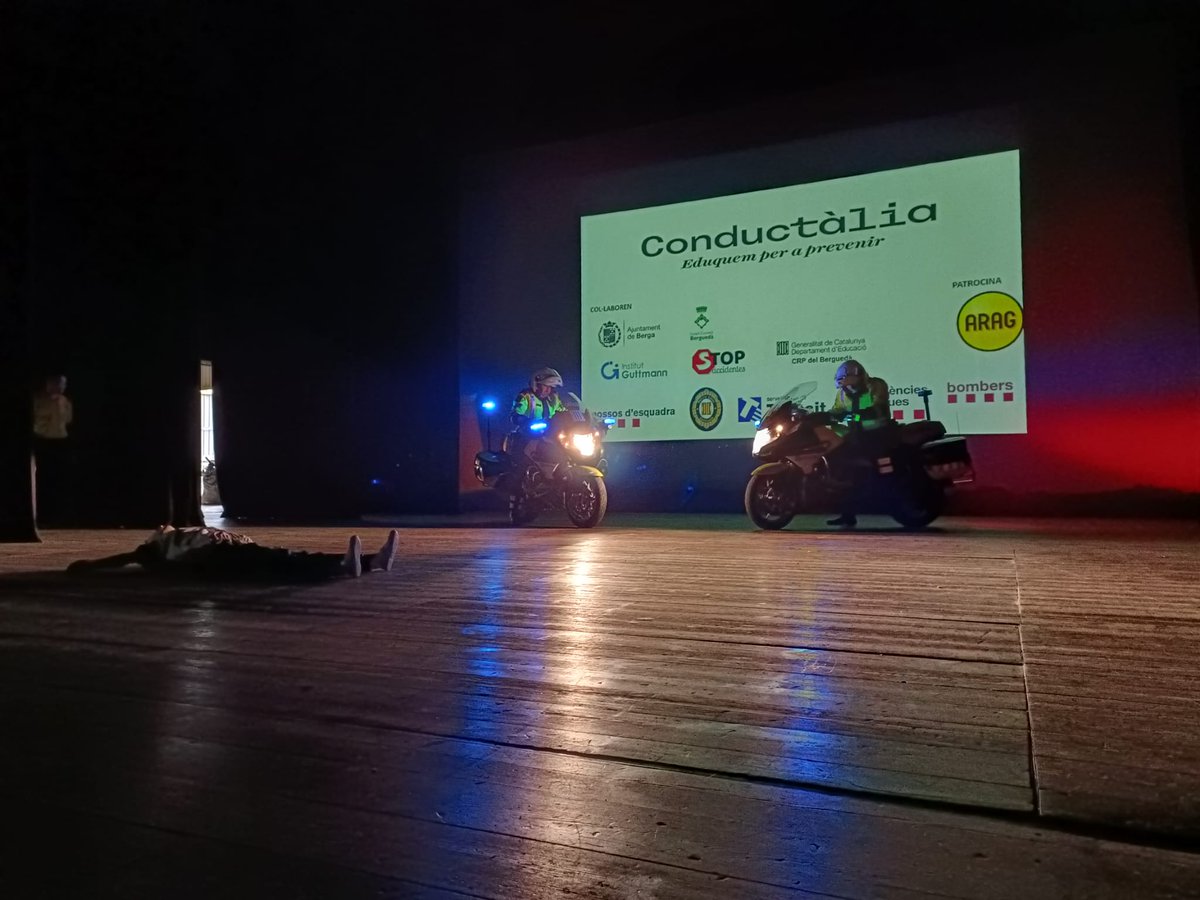 semgencat's tweet photo. #EstàPassant: els alumnes de tercer i quart d'ESO del Berguedà participen al curs d'educació viària #Conductàlia, amb l'objectiu de promoure una conducta responsable i segura en el @transit, i conscienciar sobre els factors que incideixen en la sinistralitat.
@AjuntamentBerga https://t.co/39xkykS0tL