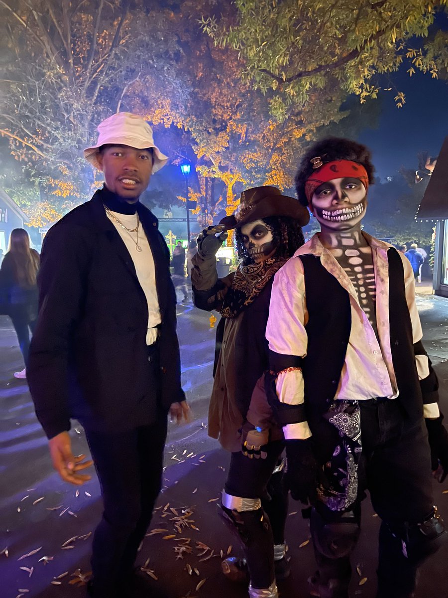 DevinTGibbs's tweet photo. Halloween is a favorite holiday of mine, and the festival I went to last weekend brought back so many memories! 👻🎃 I can't wait to see what everyone's costumes are this year. What are you dressing up as? 
#Halloween #HalloweenFestival #SpookySeason, #Halloween2023 https://t.co/l93TrxQY7q