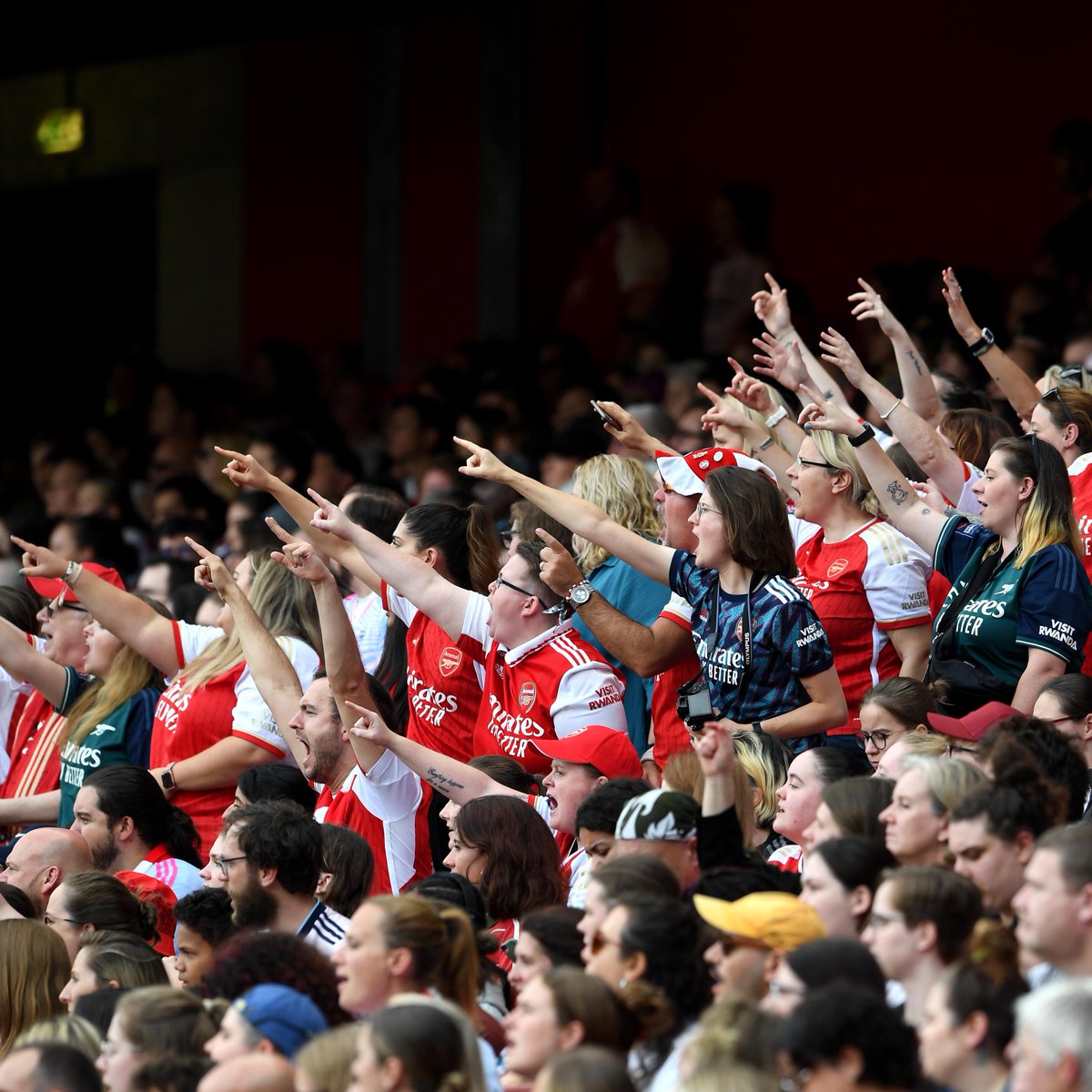 ArsenalWFC's tweet photo. History made. Back-to-back home games at Emirates Stadium ❤️

🥇 54,115 v Liverpool
👏 35,829 v Aston Villa

Join us in December for another big game against Chelsea 👇