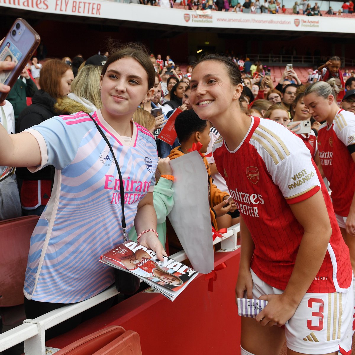 ArsenalWFC's tweet photo. History made. Back-to-back home games at Emirates Stadium ❤️

🥇 54,115 v Liverpool
👏 35,829 v Aston Villa

Join us in December for another big game against Chelsea 👇