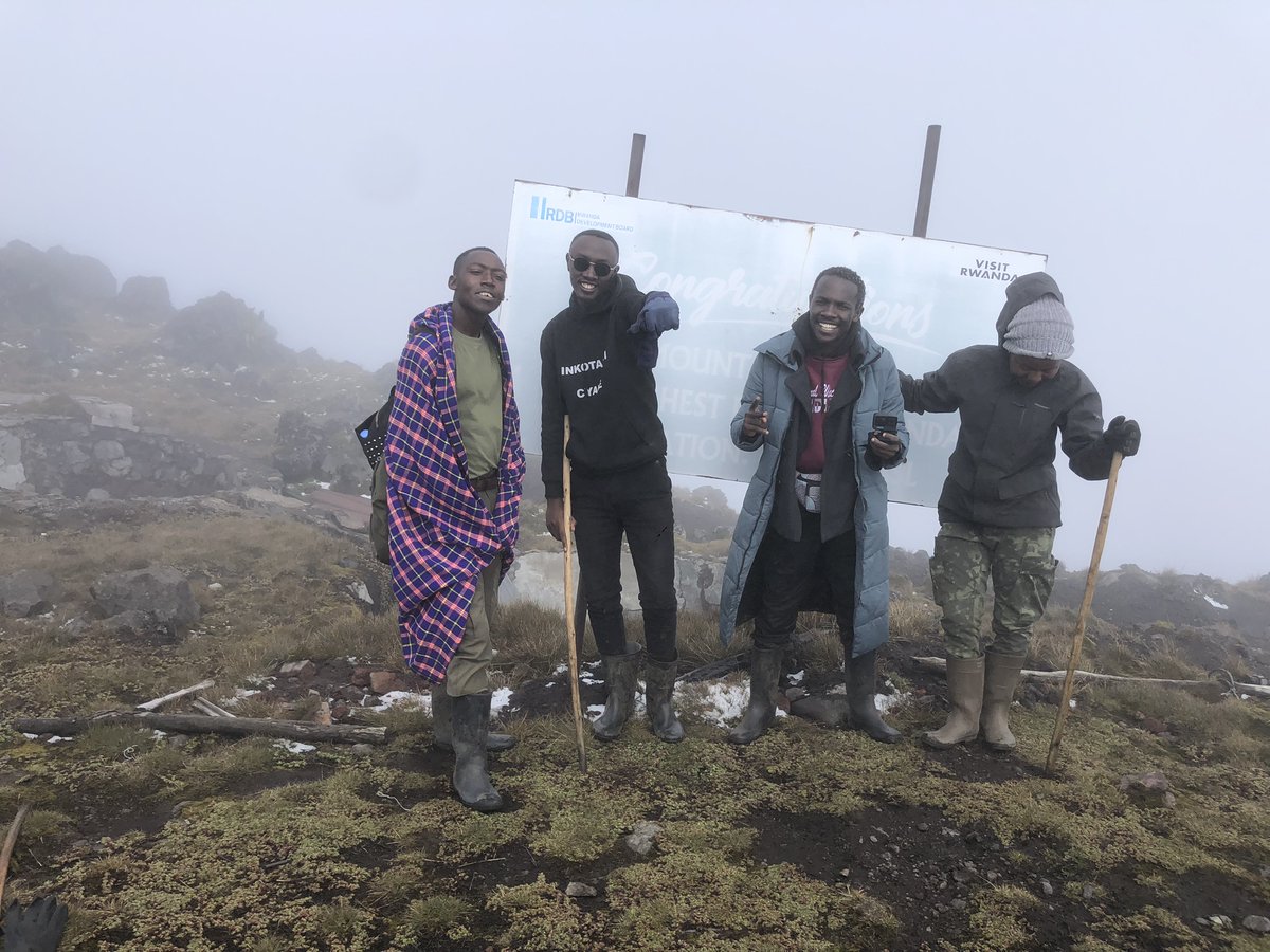 Inmugenzi's tweet image. Almost a year hiking &amp;amp; enjoying the scenery views of Rwanda's beautiful mountains -- Grades have been updated to 5/5 now🤗 #hikemore #1000hills