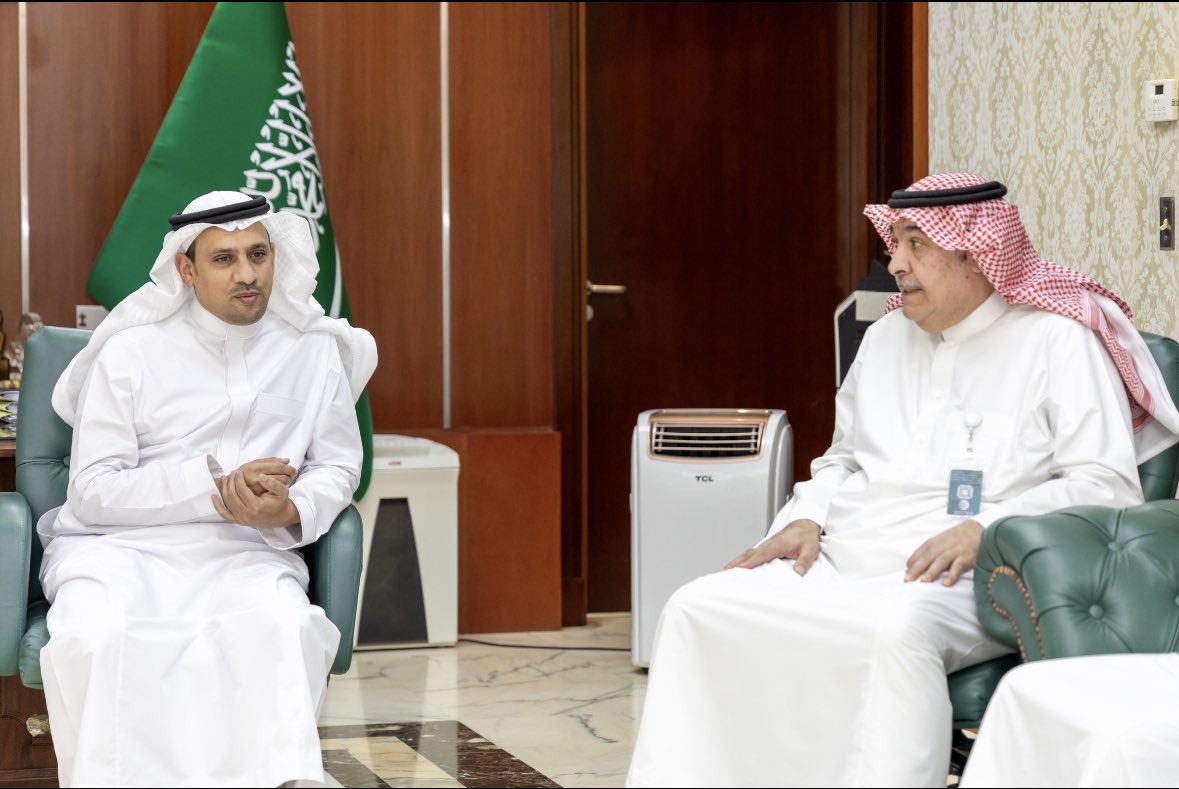 FCM_KAU's tweet photo. استقبلت #كلية_الاتصال_والإعلام وفدًا من مكتب (خبير التوطين للاستشارات) وحضور سعادة مستشار نائب رئيس الجامعة للشؤون التعليمية 

بهدف التعرف على الإمكانات التي تساهم في رفع مهارات الطلبة وتعزيز فرص التوظيف.

وذلك في إطار مذكرة التعاون بين #جامعة_الملك_عبدالعزيز ومكتب خبير التوطين. https://t.co/KEJ7zExlB6