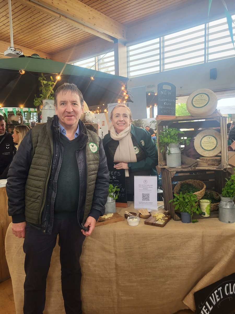 Velvet Cloud tweet media