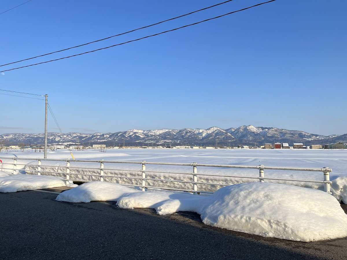 et_clarinet's tweet photo. 冬の香りといえば…地元新潟の雪景色⛄️
そしてラーメン🍜 https://t.co/uvj5l1MenG