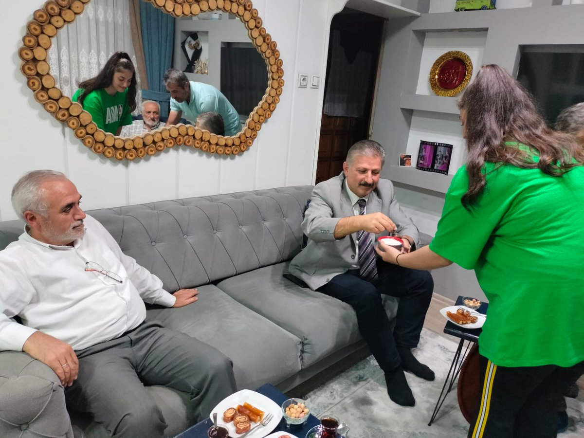 ferumkan's tweet photo. Rize Milli Eğitim Müdürlüğü tarafından başlatılan MEBİZ-"Misafiriniz Var" projesi kapsamında okulumuz idareci ve öğretmenleri tarafından okulumuz öğrencileri evlerinde ziyaret edildi.#rizemem53 #rizevaliliği @tüfekçiyusuf @rizemem53 @rizevaliliği https://t.co/95CNfRFCyr