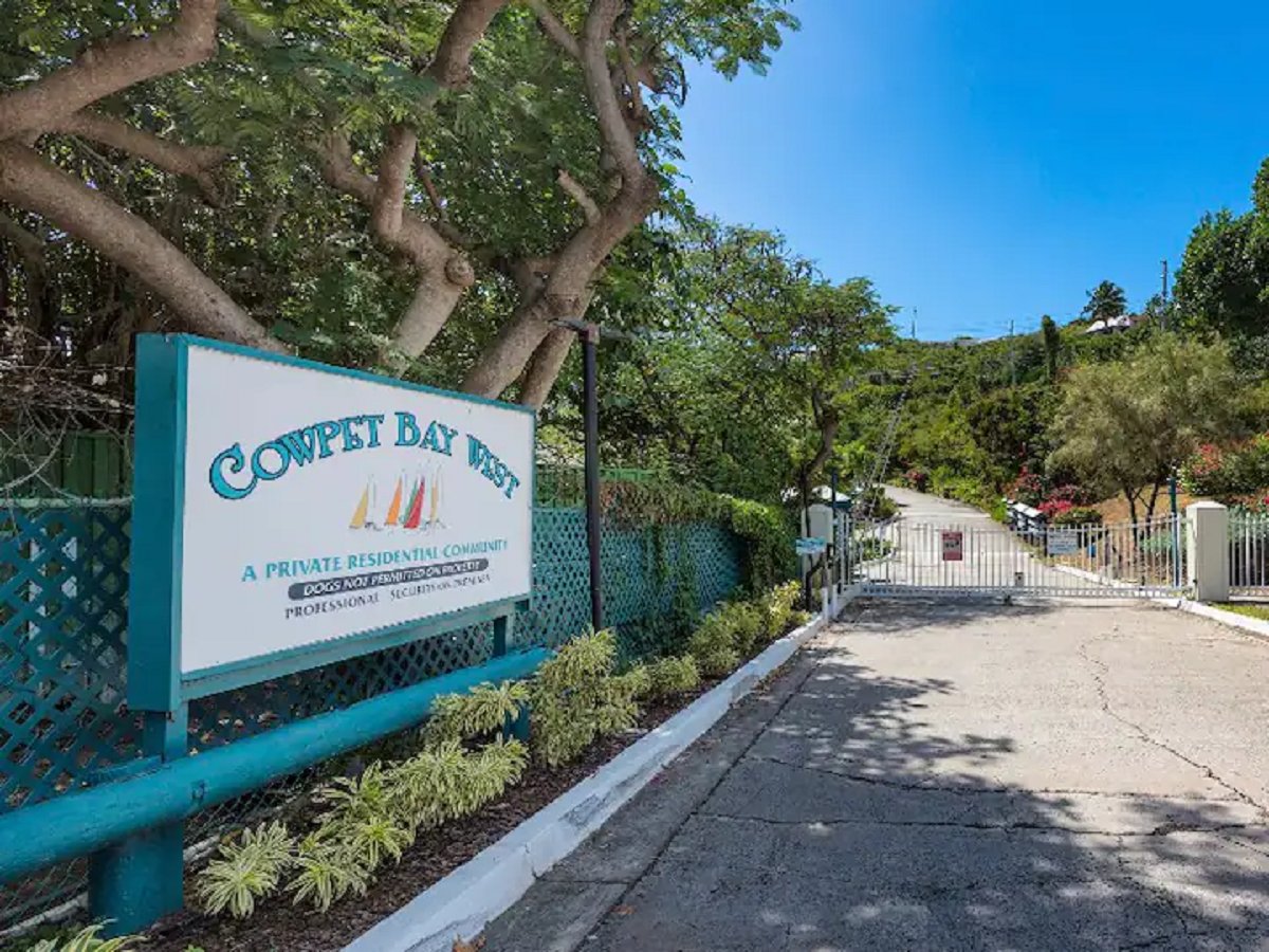 StThomasParadis's tweet photo. Embrace a Caribbean haven! 2-BR condo, captivating sea vista, moments from dining, shopping, and island ferry. Your dedicated concierge at your service. #CaribbeanHaven https://t.co/i9PYVhv8VC https://t.co/NzlUnwXNRT