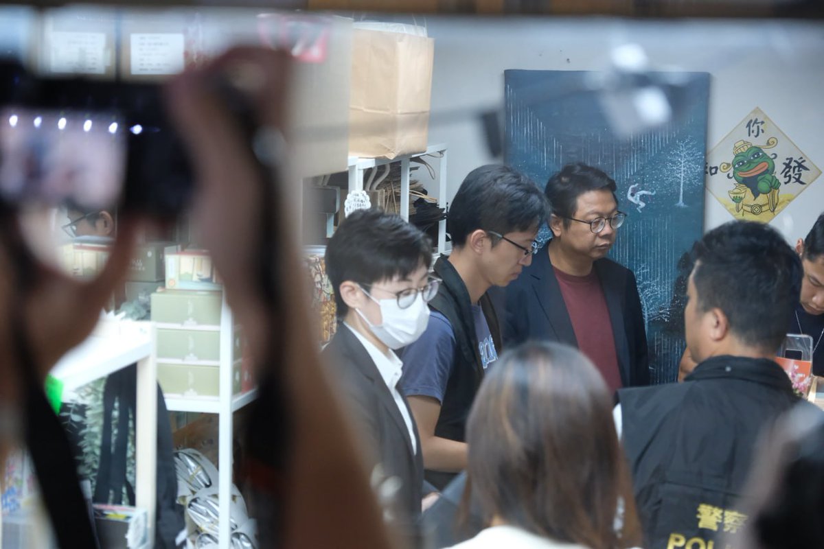 hkdc_us's tweet photo. Former #HongKong pro-democracy District Councillor Derek Chu was arrested today for "unlicensed promotion of Mandatory Provident Fund schemes" after  criticism by pro-CCP media &amp; politicians. Today's also the beginning of the nomination period for the new fake DC "elections." https://t.co/qWfsJPmNrI