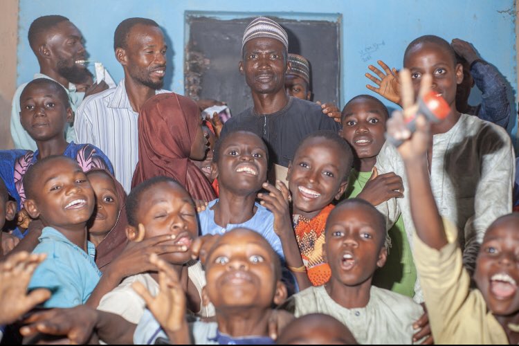dartvade_r's tweet image. Putting smiles on the faces of the young ones and elderly alike is what gives us joy!

We do this in terms of providing food, good education, palliatives and even sponsorship.

Be a part of Area001!
Power in the North!!

#Area001
#PowerInTheNorth