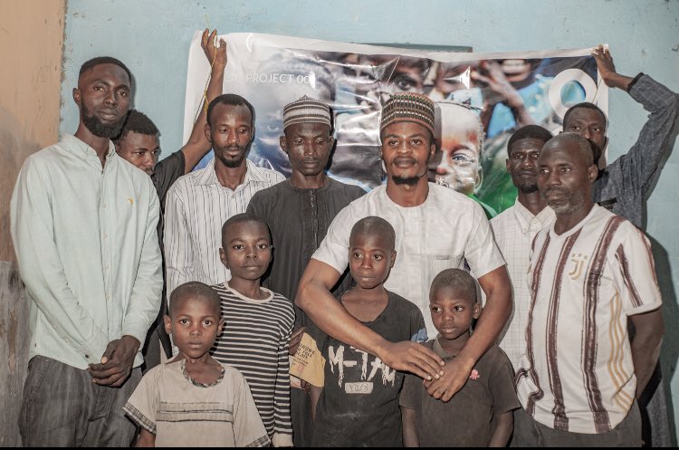 dartvade_r's tweet image. Putting smiles on the faces of the young ones and elderly alike is what gives us joy!

We do this in terms of providing food, good education, palliatives and even sponsorship.

Be a part of Area001!
Power in the North!!

#Area001
#PowerInTheNorth