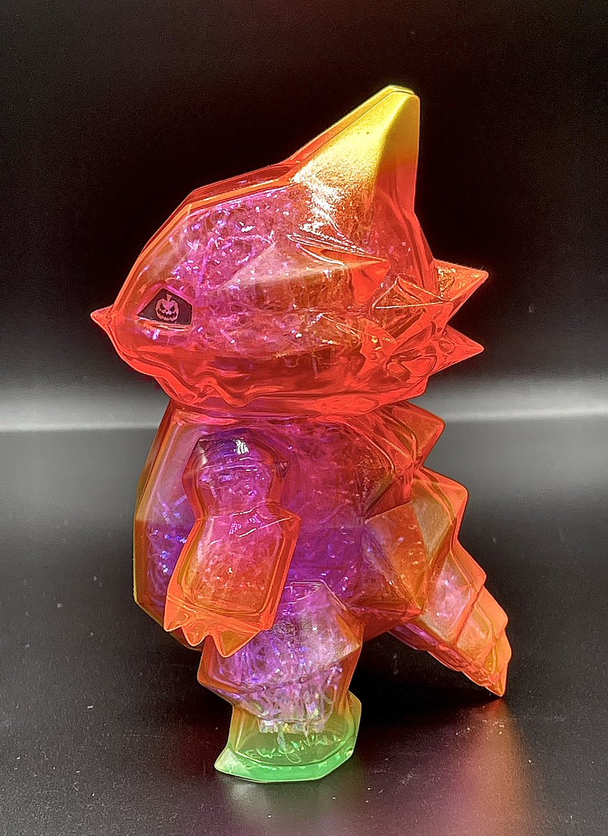 _nekorat's tweet image. SIBUYAPOPBOXの後半でドラポリゴン/ケミカルパンプキンカラーが販売致します🎃
エナドリのパンプキン味をイメージしたドラポリゴンです笑
体に悪そうなドラポリゴンを是非店頭でご確認下さい🤩
ソフビの販売は10月21日の土曜日から販売になります！
＃POPBOX
＃ソフビ