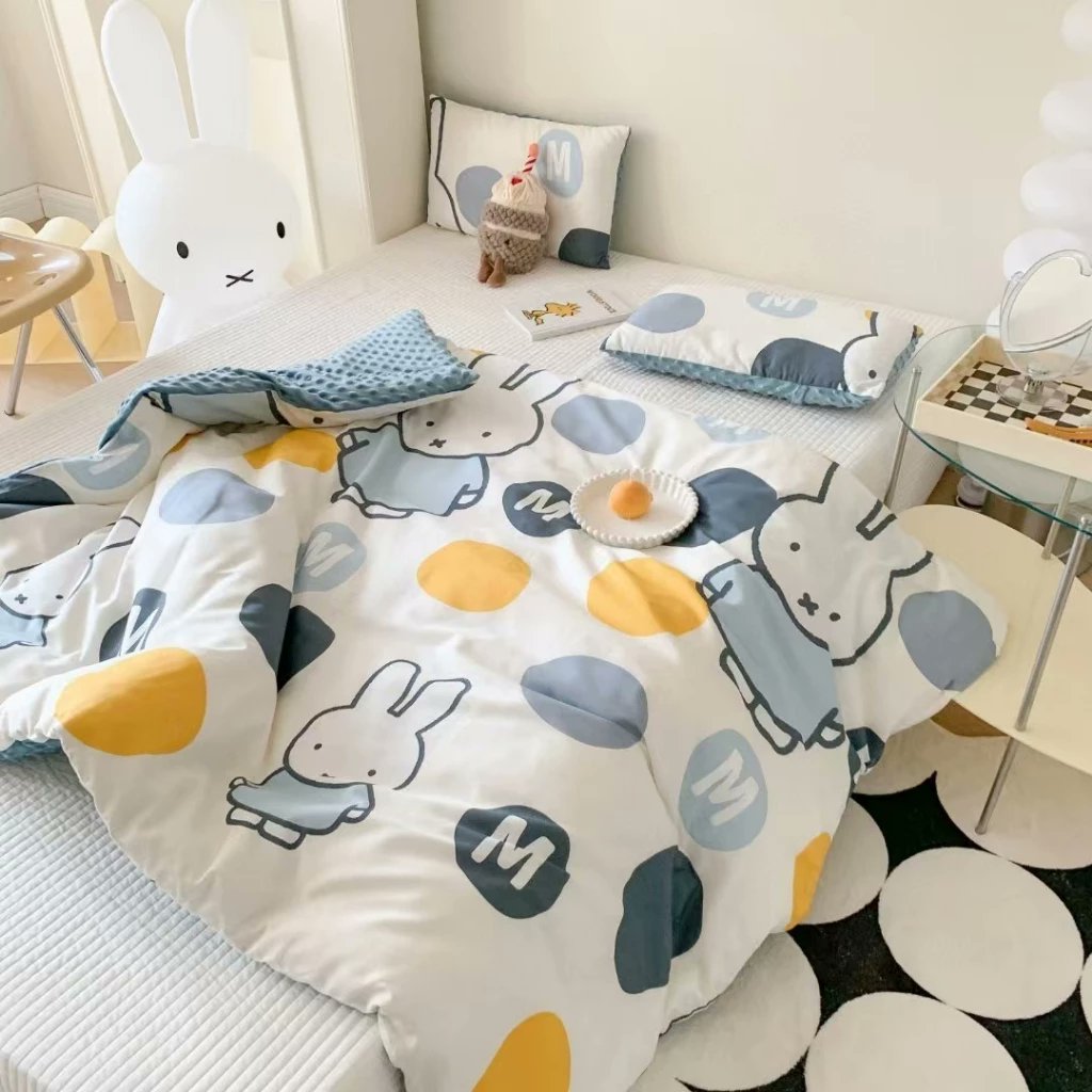 ssrchb's tweet photo. ผ้าห่ม Miffy ผ้าห่มปุ่มดอทมิงค์ป้องกันการเกิดไรฝุ่น มีซิปเปิดปิด รุ่นยัดไส้ได้ไส่ผ้าห่มสีทูโทนลายการ์ตูน มี 2 ขนาด 

🐰 https://t.co/u5qfdXjFIu

#แต่งห้องนอน #ผ้านวม #ช้อปปี้ถูกชัวร์ #แต่งห้องมินิมอล https://t.co/UHYTdMSZm5