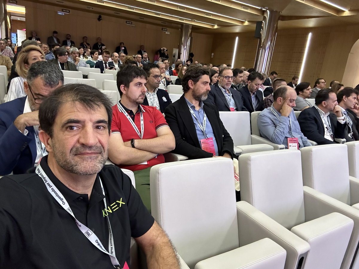 Un enorme orgullo y satisfacción de poder presentar por primera vez en persona en el evento del Grupo de Usuarios Oracle en #madrid  <a href="/SPOUG_es/">SPOUG</a> #spoug23 #oracle #tech <a href="/oracleace/">Oracle ACE Program</a> muchas gracias al equipo <a href="/francescmaspuig/">Francesc Mas</a> <a href="/osgacevedo/">Oscar García</a> <a href="/oracleace/">Oracle ACE Program</a> <a href="/knextech/">KNEX Technology</a>