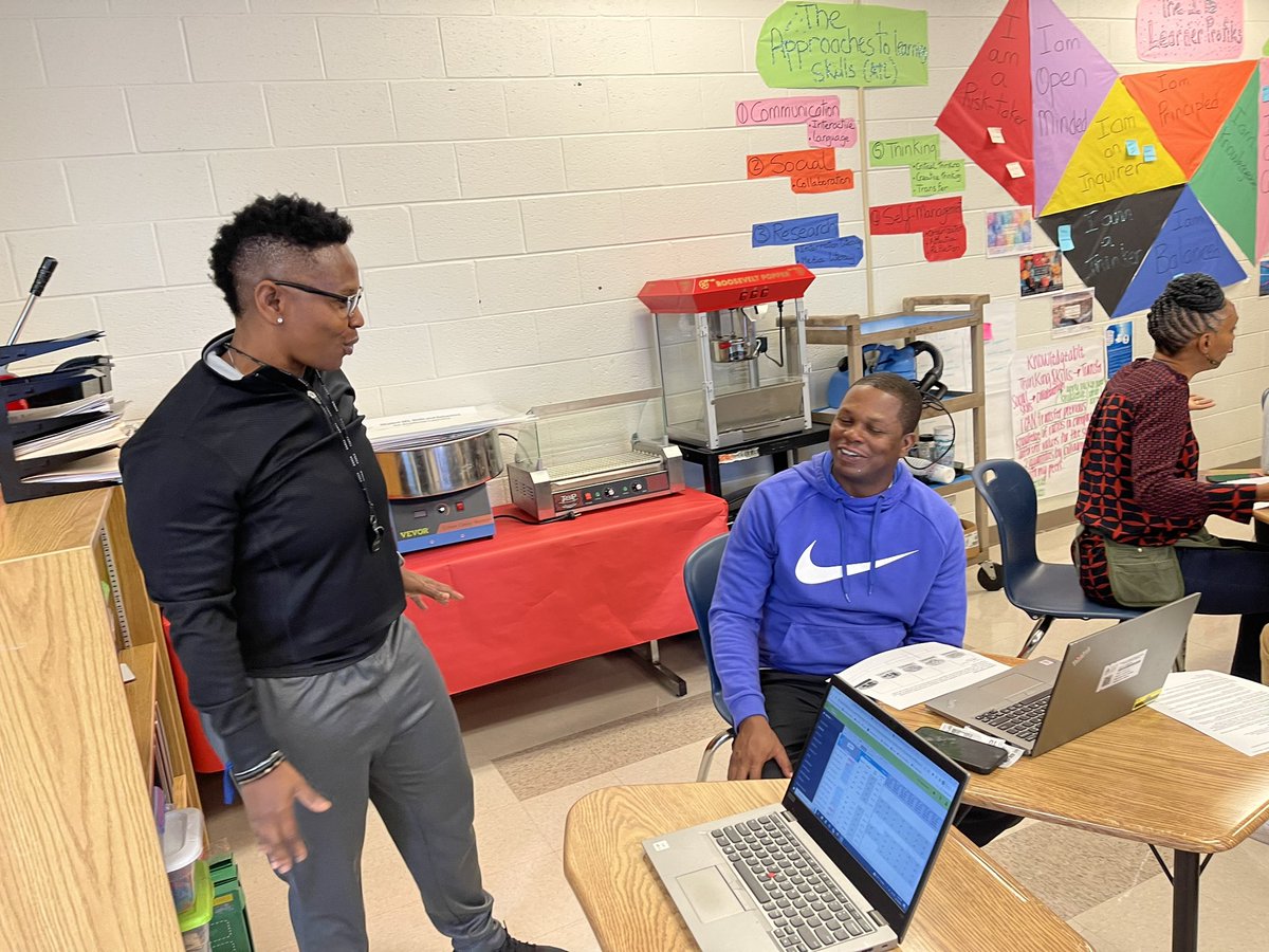 Madame_Nakou's tweet image. #LearnerProfile.Our 👨🏽‍🏫 🧑🏾‍🏫were salespeople &amp;amp; went on the field 2 sale their remaining 9 L P using their ATL skills to craft their best pitch. #Ready 4 Quarter 2 &amp;amp; Concept-Based Teaching with Inquiry &amp;amp; #cultureofvisiblethinking. What’s your best sale pitch?