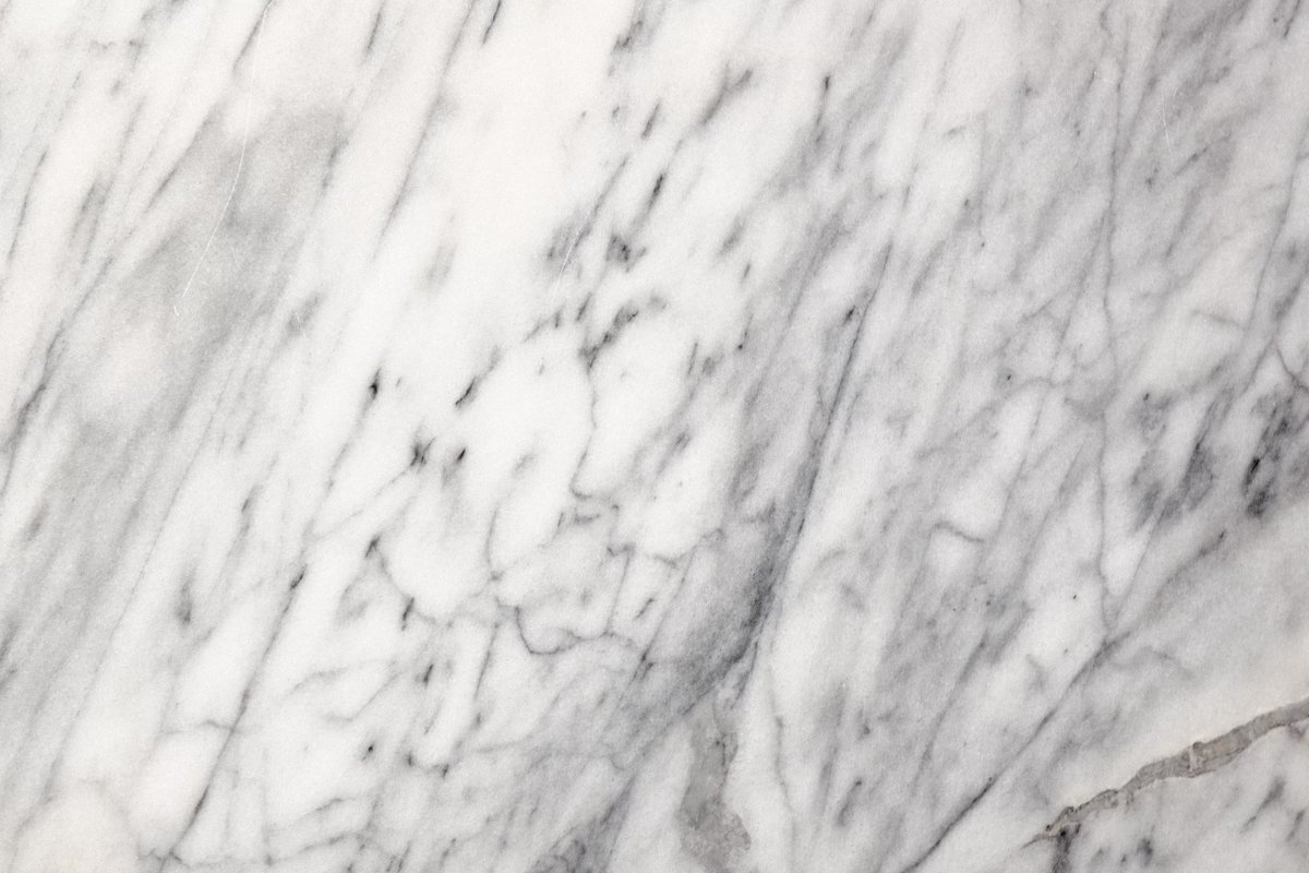 The mesmerising patterns of Carrara marble's veins, a testament to the beauty of Italian craftsmanship🎨⛏️ 

#CarraraMarble #VeinPatterns #ItalianCraftsmanship