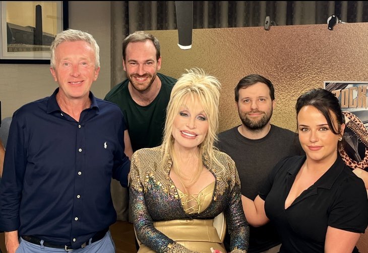 When the @smoothcountry team spent the afternoon with @DollyParton Hear my conversation with the Queen on my show this morning 🎼🩷🤠