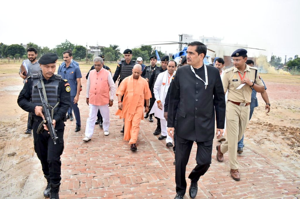 dmbulandshahr's tweet photo. आज मा० मुख्यमंत्री श्री @myogiadityanath जी ने जनपद बुलन्दशहर में 631 करोड़ की 256 परियोजनाओं का लोकार्पण/शिलान्यास किया तथा  विविध योजनाओं के लाभार्थियों को सहायता राशि वितरित की। जनपद के अन्य मा० प्रतिनिधियों के साथ अपने आशीर्वचनों से जनपद के लोगों को अनुग्रहित किया। https://t.co/I8aSN9gkvc