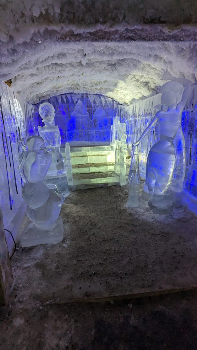 wbbxol's tweet photo. At the subterranean Kingdom of Permafrost we hired hooded overcoats and footwear to enter through its triple doors. Amazing concept with soft music, beautiful carvings, sculptures and ice statues lit up in different colours as we walked along a U-shaped path. It's -20 inside! https://t.co/Xmk1jMgmmI