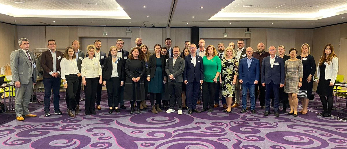 CZtoEU_Brussels's tweet image. Rektoři, prorektoři a kvestoři 🇨🇿 VŠ se v rámci cesty do Bruselu setkali i se zástupci @CzechiainEU. Cílem jejich cesty je prohloubení či navázaní spolupráce mezi 🇨🇿 a 🇧🇪 univerzitami, řešeno tak bylo i uznávání kvalifikací, evropská strategie pro univerzity či digitalizace.