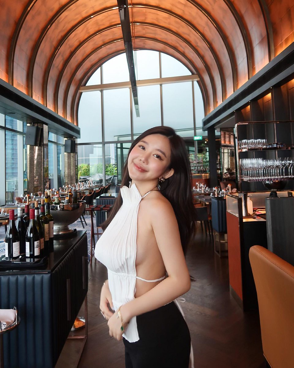 衣服快要滑掉了，可以幫我拉好嗎？🙊