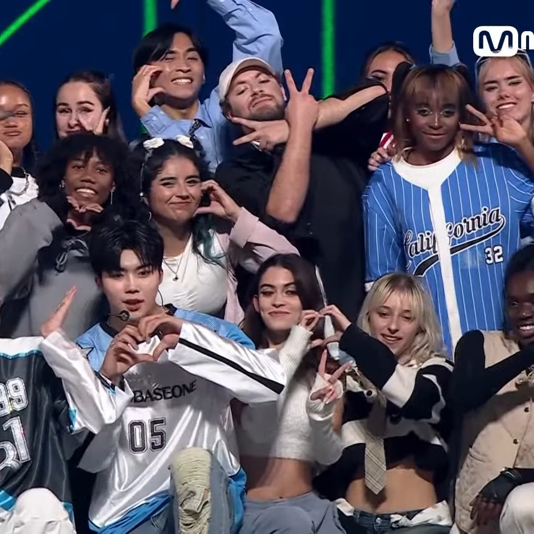 salome_lsr's tweet photo. I danced with zb1 for the dreamstage and i got an ending fairy ! Dreams come true guys ! #Dreamstagezb1 #MCOUNTDOWNINFRANCE #zb1 #dreamstageinparis https://t.co/eKx7ZnHnfV