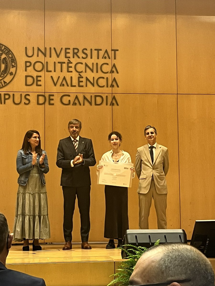 Inauguramos curso en <a href="/UPVCampusGandia/">Campus de Gandia | UPV</a> con los premios a los mejores expedientes #académicos <a href="/hollyjuniperg/">holly 𓍊𓋼</a> te esperan grandes grandes cosas 🔝👏