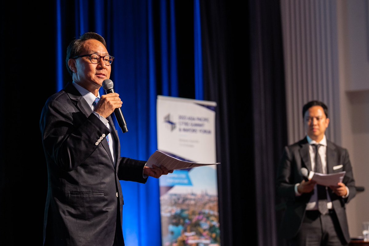 CurtisSChin's tweet photo. @brisbanecityqld @brisbanetimes @Queensland @StevenCiobo @goesamos @yeensight @LaurenSorkin18 @RCitiesNetwork @MilkenInstitute @APCSummit @BloombergAU @BloombergTV @business @haslindatv @NinaHachigian @9NewsQueensland @Oriel_Morrison @BloombergtvID @bne_lordmayor @iocmedia @VisyIndustries @KarishmaJourno @opinion @SylviaJeffreys @TourismPHL @Olympics @NBCOlympics @UNHABITAT @MichalMlynar @LiverisAndrew @QPAC @qldmuseum @ICC @cricketworldcup @slrabuka @LowyInstitute Thank you, #Brisbane, @bne_lordmayor & @brisbanecityqld. As my week down under comes to a close, some 📸s from the 2023 Asia Pacific Cities Summit. #2023APCS
“A city is not gauged by its length & width, but by the broadness of its vision & the height of its dreams.”~Herb Caen. https://t.co/Ja96FNkx7S