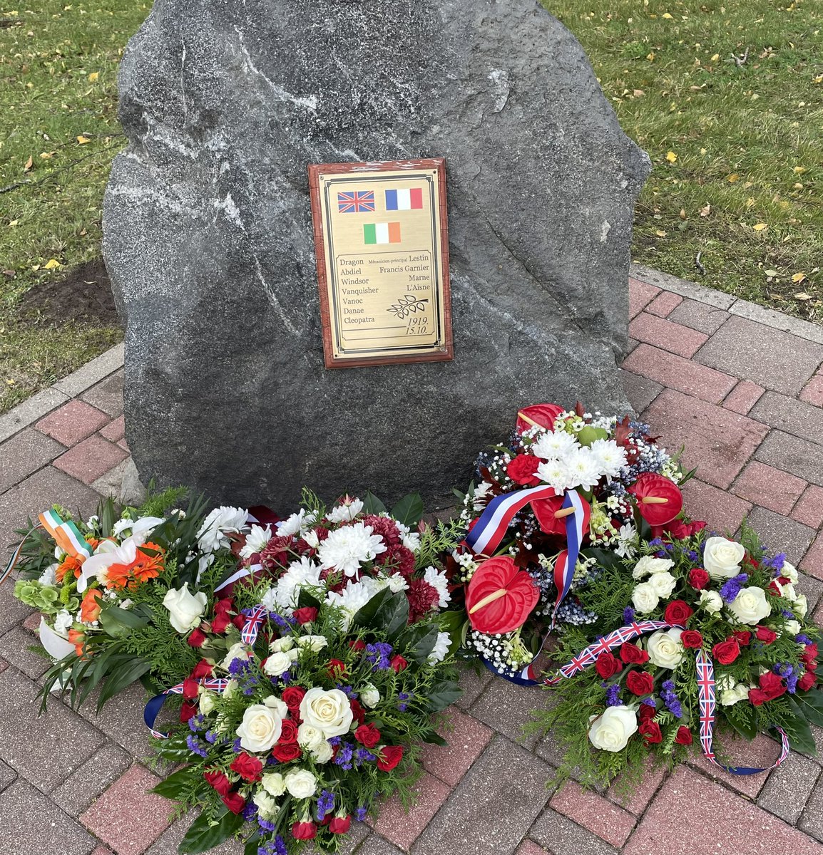 NEILNeilwhits's tweet photo. Attended the 2023 Memorial  Service, this morning . Latvia for HMS 🐉 Crew K-I-A 17/10/1919 https://t.co/uBmtu4Xu3R
