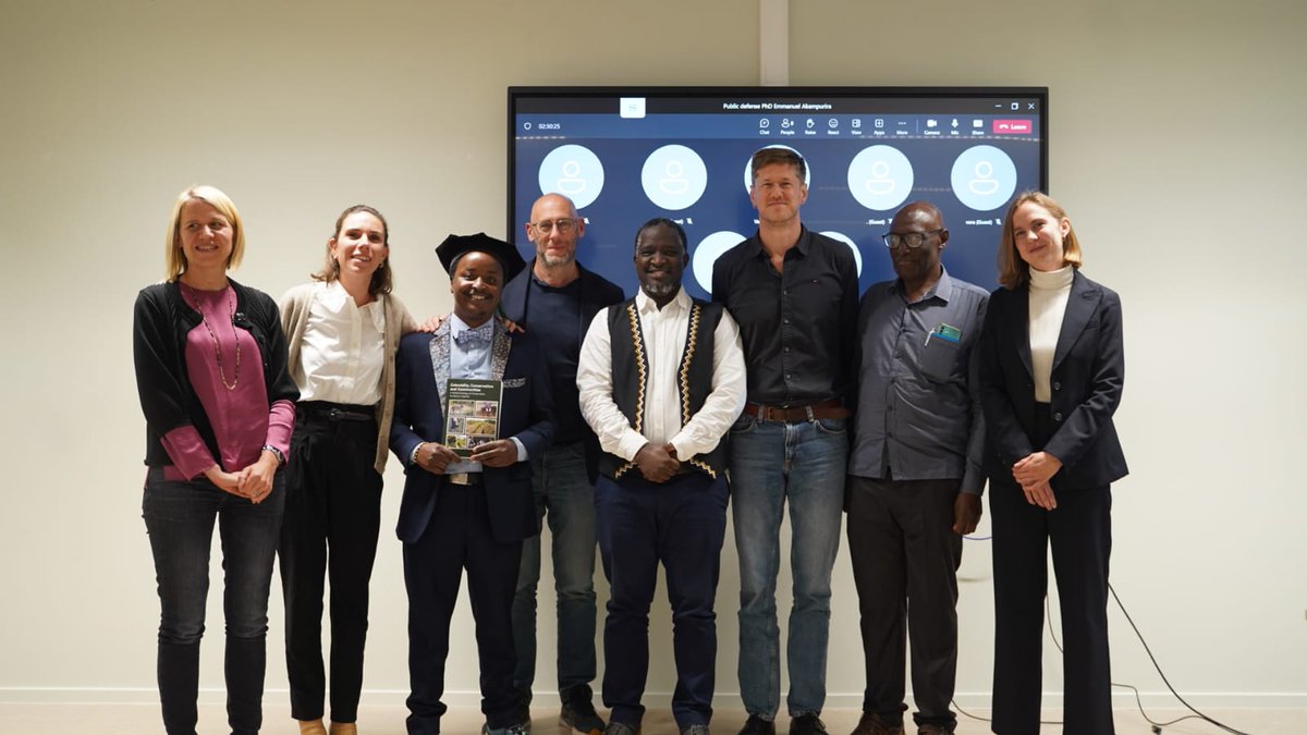 Congratulations to @Eakamps for succesfully defending his PhD on “Memory, Coloniality, Elites and Trenches: A Political Ecology of Conservation Conflicts in Uganda'