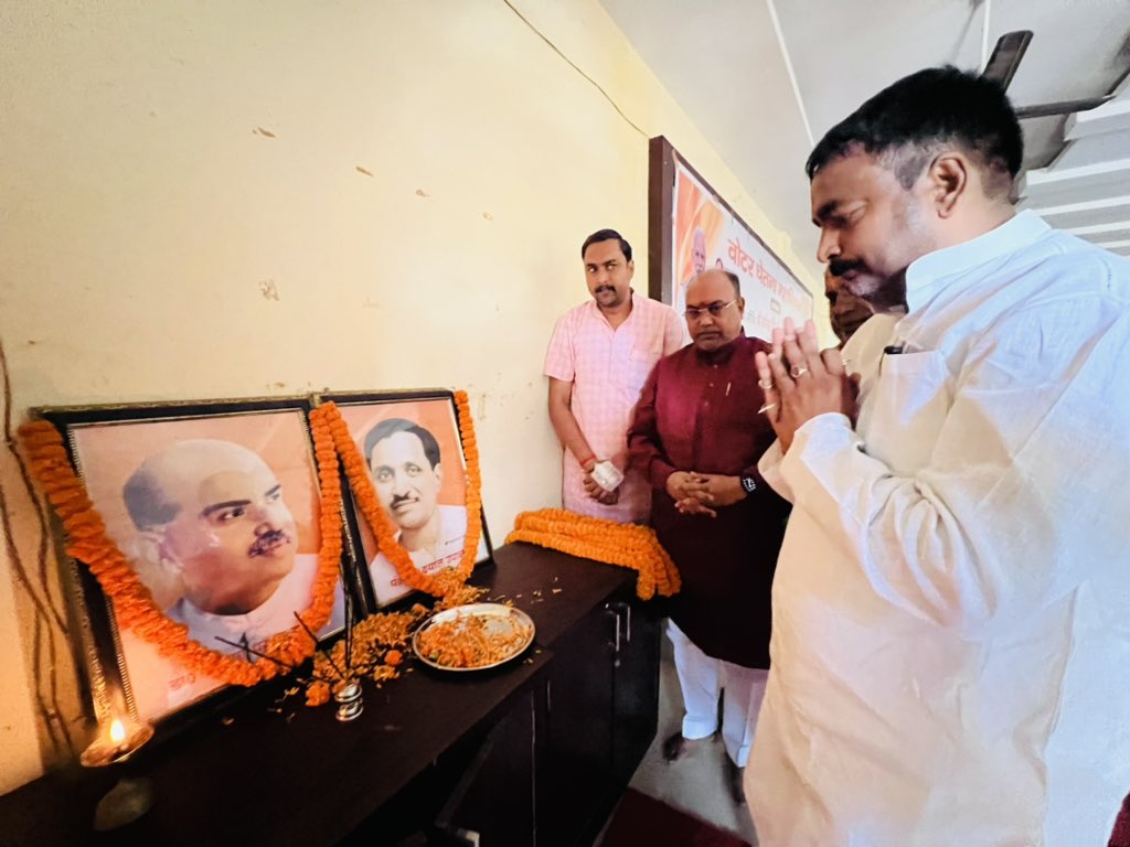 MLAMANISH330's tweet photo. आज पडरौना भारतीय जनता पार्टी कार्यालय में आयोजित "वोटर चेतना महाअभियान कार्यशाला" में वरिष्ठ नेता गण के साथ शामिल हुआ। 

इस कार्यक्रम मुख्य अतिथि के रूप में शामिल हुए किसान मोर्चा के मा. प्रदेश अध्यक्ष श्री @ksinghgkp जी, https://t.co/1Q1zCqQM2T