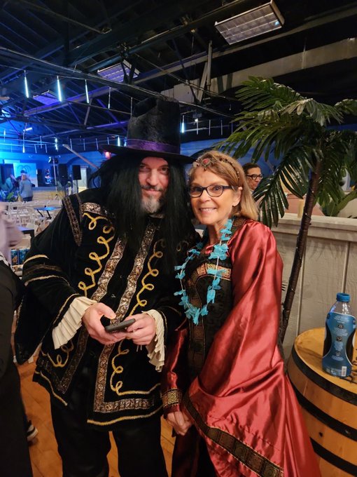 With Guy Fawkes after the show! https://t.co/3sZy6TvqaQ<a href="/tag/socute"class="tags"><span>#socute</span></a><a href="/tag/oldenglishbulldog"class="tags"><span>#oldenglishbulldog</span></a>