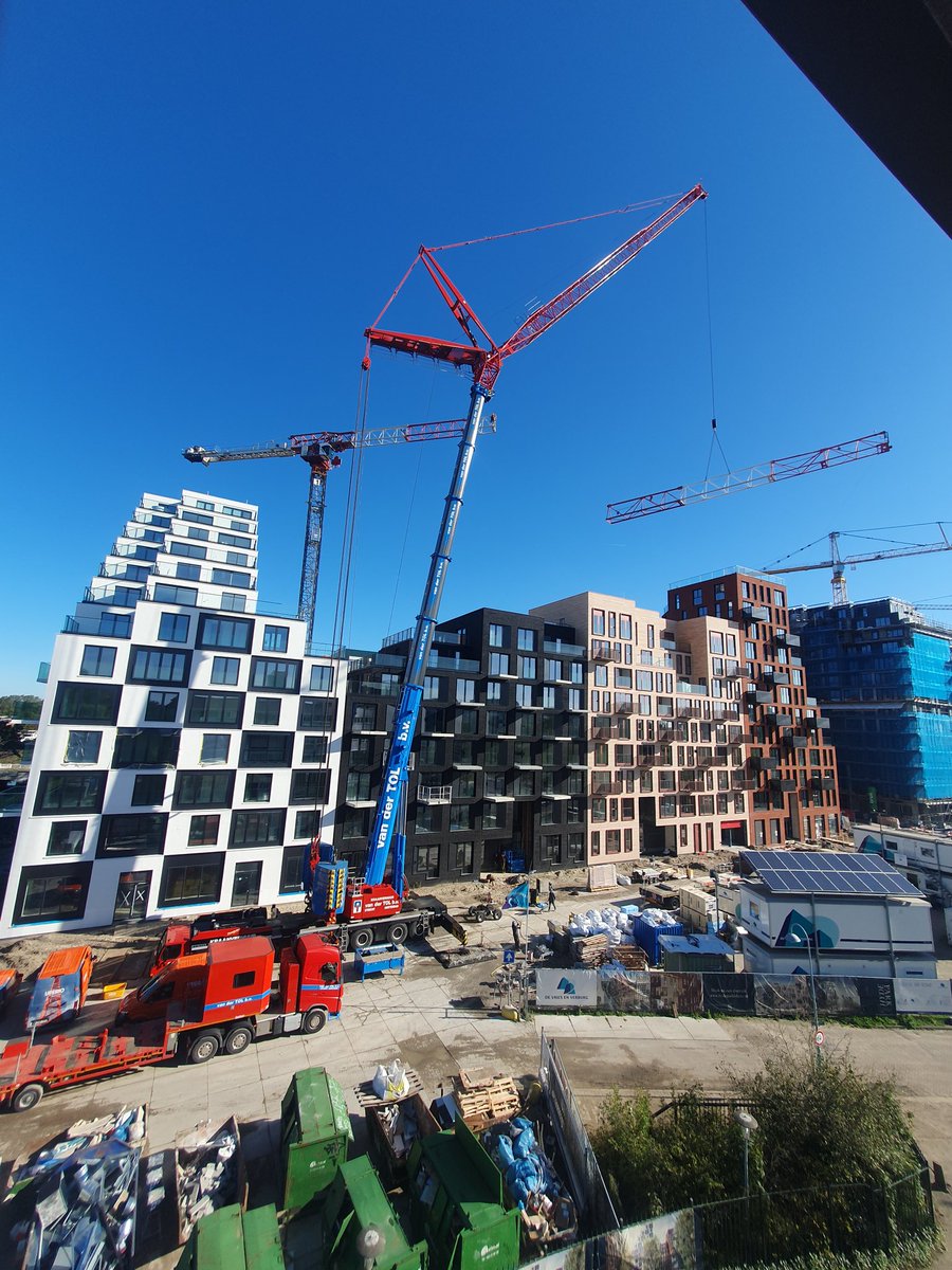 Ontmanteling van de kraan. <a href="/HydeParkishere/">HydeParkishere</a> 
#appartementen #woning #nieuwbouw #maatwerk