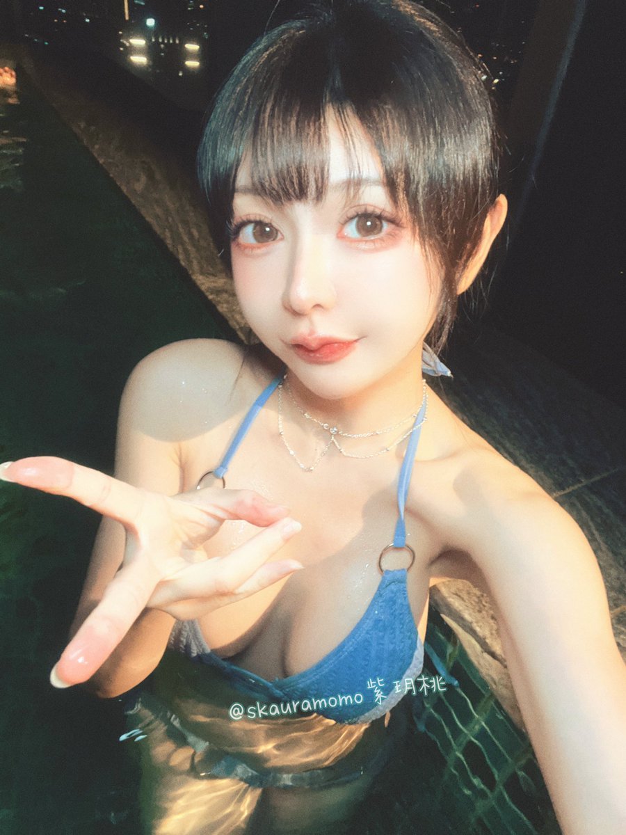 泳池晚上環境燈不能綠光誒
會～很可怕🤣 https://t.co/ue66GXAHFg