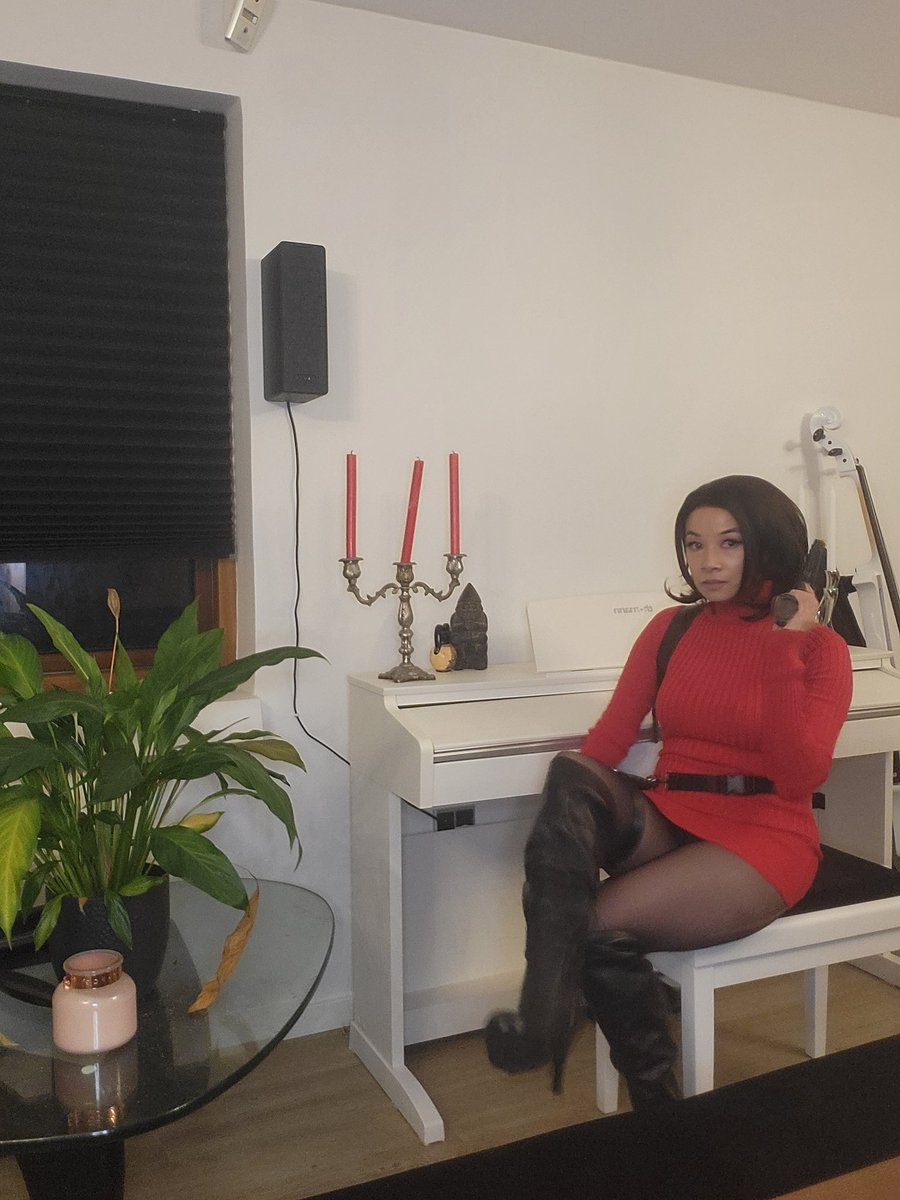 If you see this post, post a thigh pic 🖤💜🖤