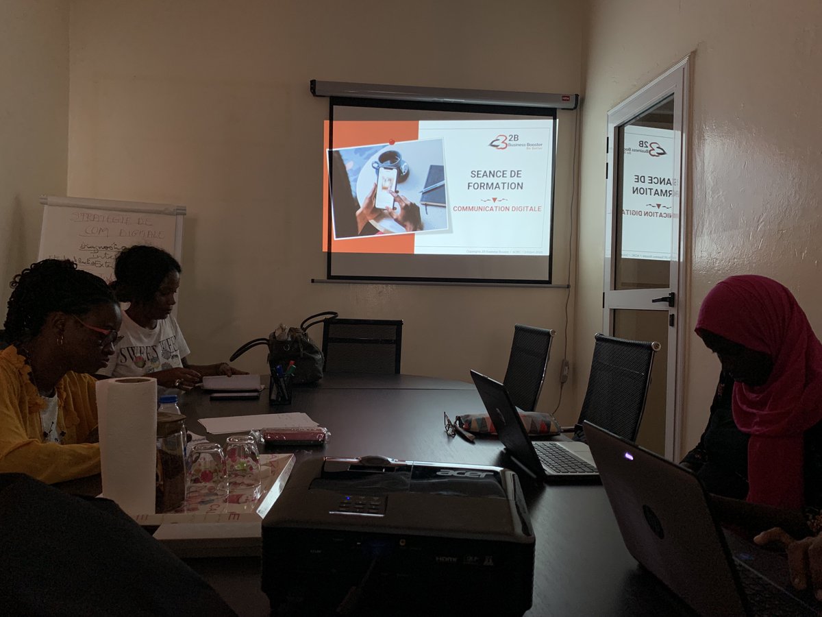 WProgram80771's tweet photo. Ce 16 octobre 2023, nos participantes ont eu l'opportunité d’être outillées en #CommunicationDigitale 📱.

Elles ont suivi une #formation sur les bases de la communication digitale animée par Awa Cheikh Ba GUEYE, IT Manager chez @2BBusinessBoost. https://t.co/XdONIOVly1