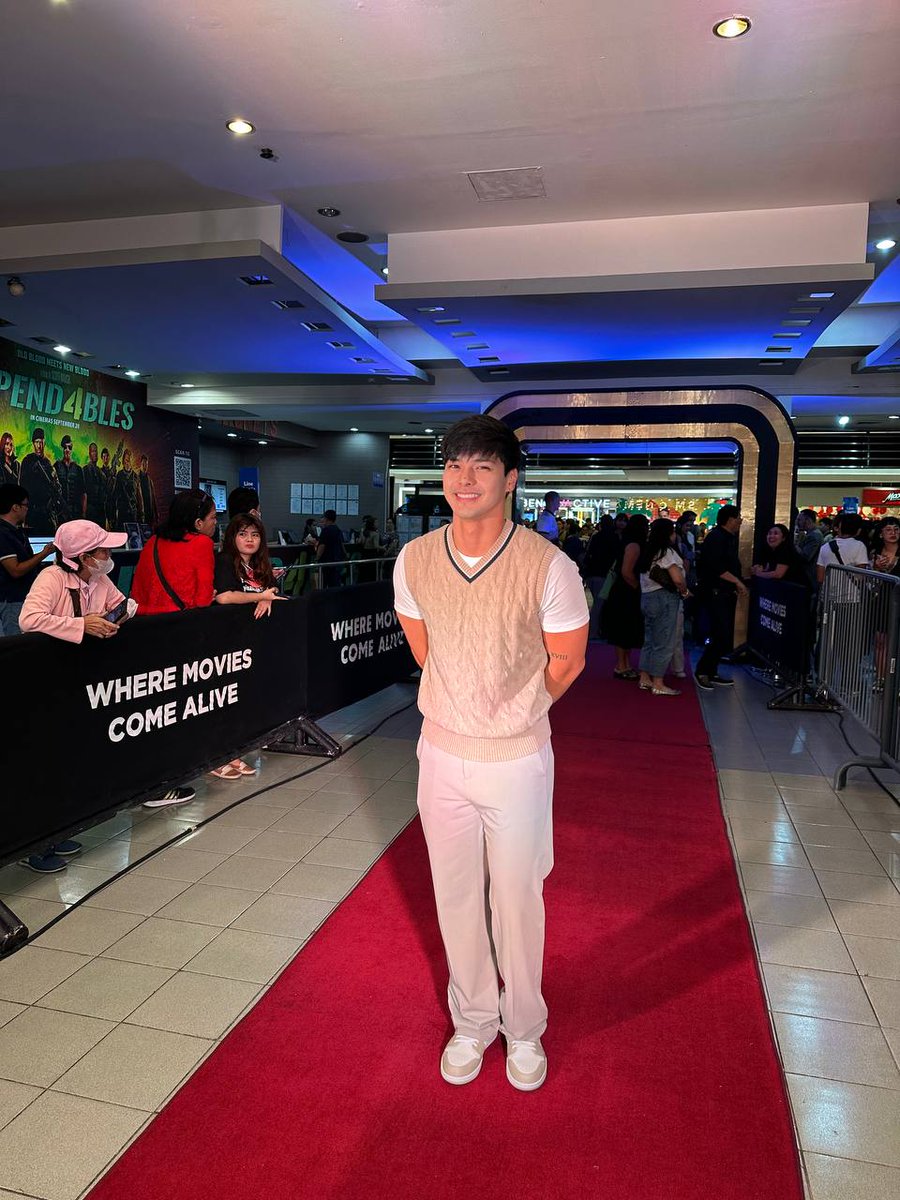 CSstudiosph's tweet photo. Kristoffer Martin also joins us at the premiere!

#FiveBreakupsAndARomance
#5BAARPremiere https://t.co/Qrgv2hBjl4