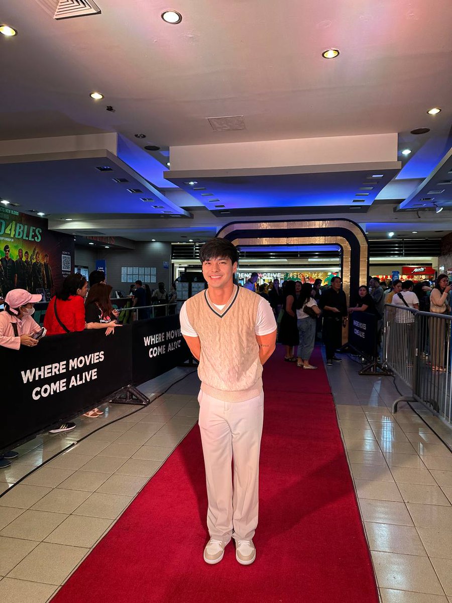 CSstudiosph's tweet photo. Kristoffer Martin also joins us at the premiere!

#FiveBreakupsAndARomance
#5BAARPremiere https://t.co/Qrgv2hBjl4